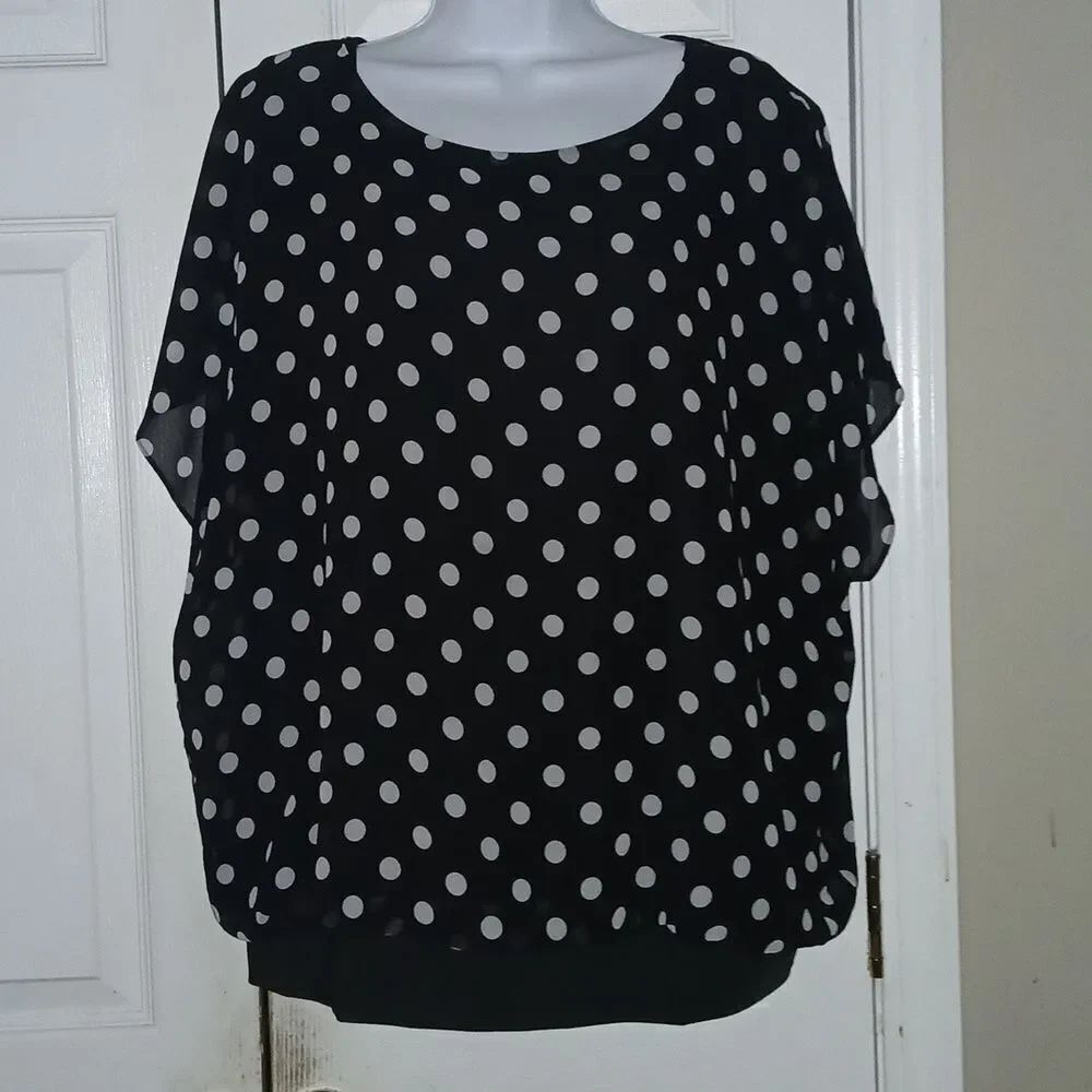 VIISHOW  black white polka dot short sleeve wide band hem  Sz 2XL NWOT